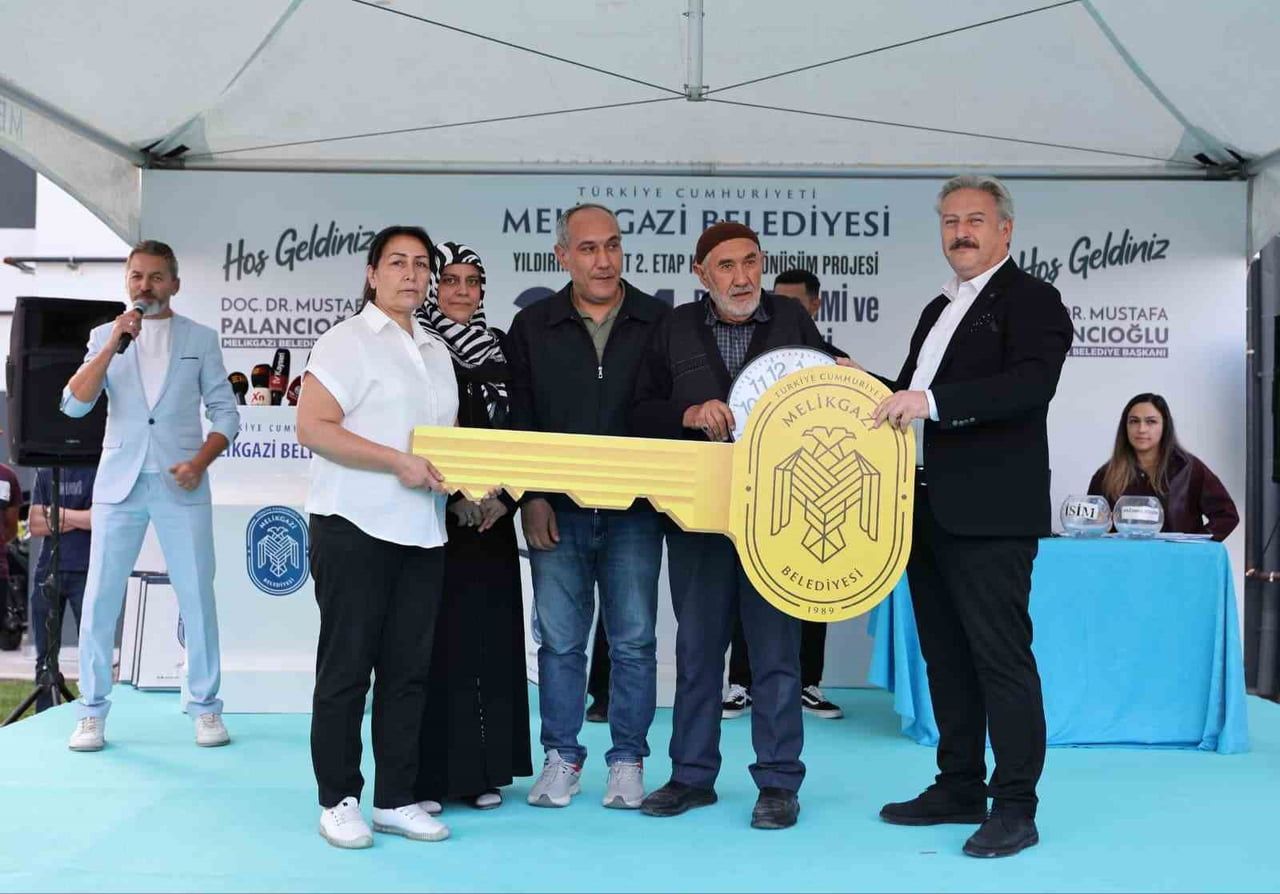 KENTSEL DÖNÜŞÜMDE BAŞARILI ÇALIŞMALARI İLE ÖNCÜ VE REFERANS BELEDİYE OLAN MELİKGAZİ BELEDİYESİ;...