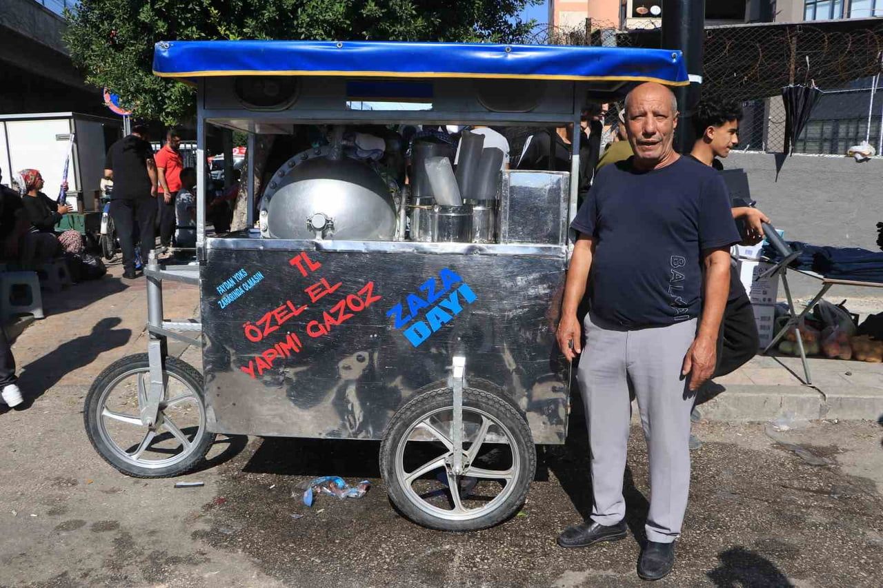 ADANA’DA 35 YILDIR EL YAPIMI GAZOZ HAZIRLAYAN 61 YAŞINDAKİ HACI ALYAPUT, YILLARDIR SÜRDÜRDÜĞÜ...