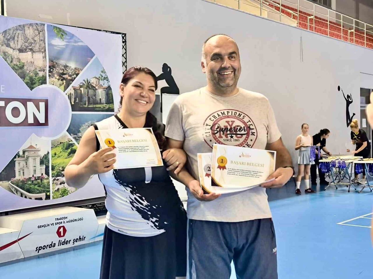 NİĞDELİ VETERAN BADMİNTONCULARDAN TÜRKİYE ŞAMPİYONASI’NDA 5 MADALYA