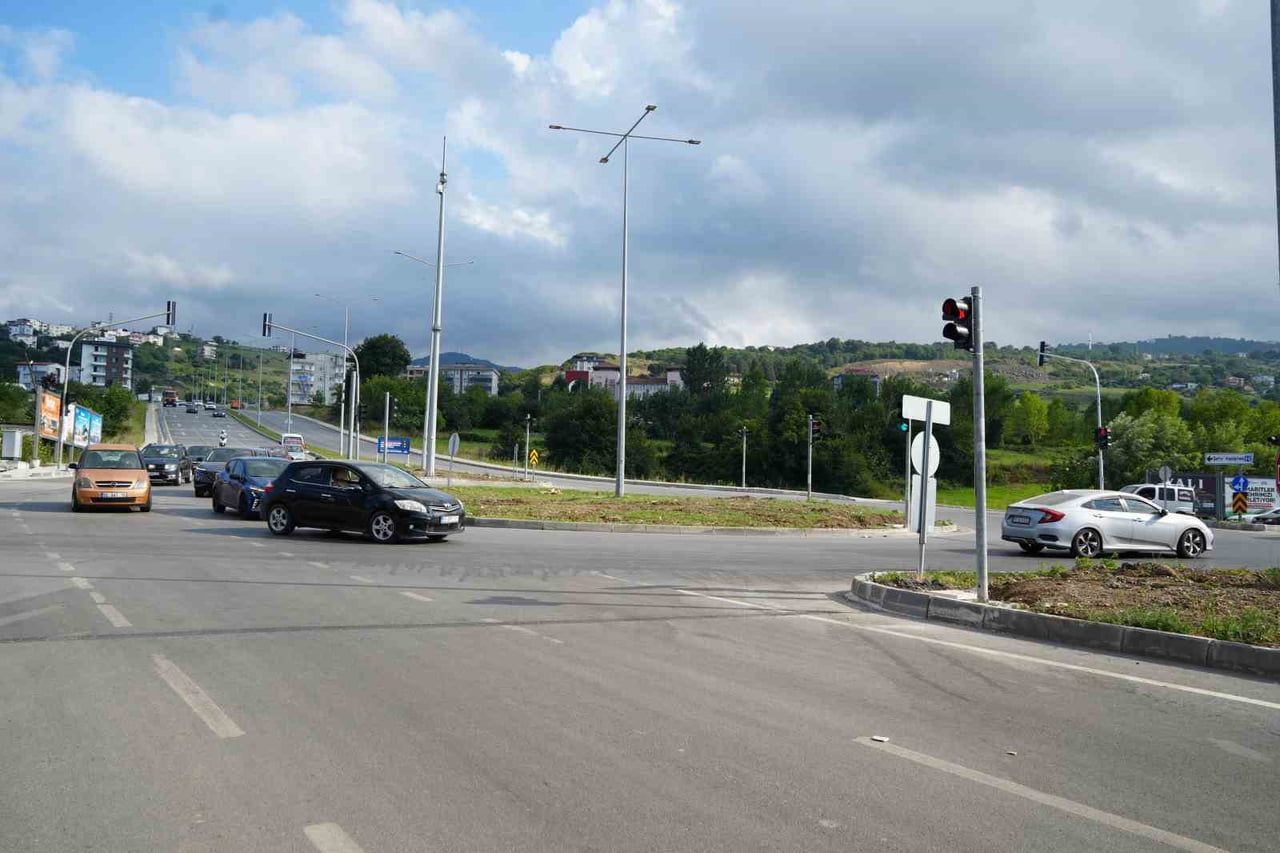 SAMSUN’DA SIK SIK TRAFİK KAZALARININ YAŞANDIĞI ŞEHİR HASTANESİ KAVŞAĞI’NDA TRAFİK GÜVENLİĞİNİ...