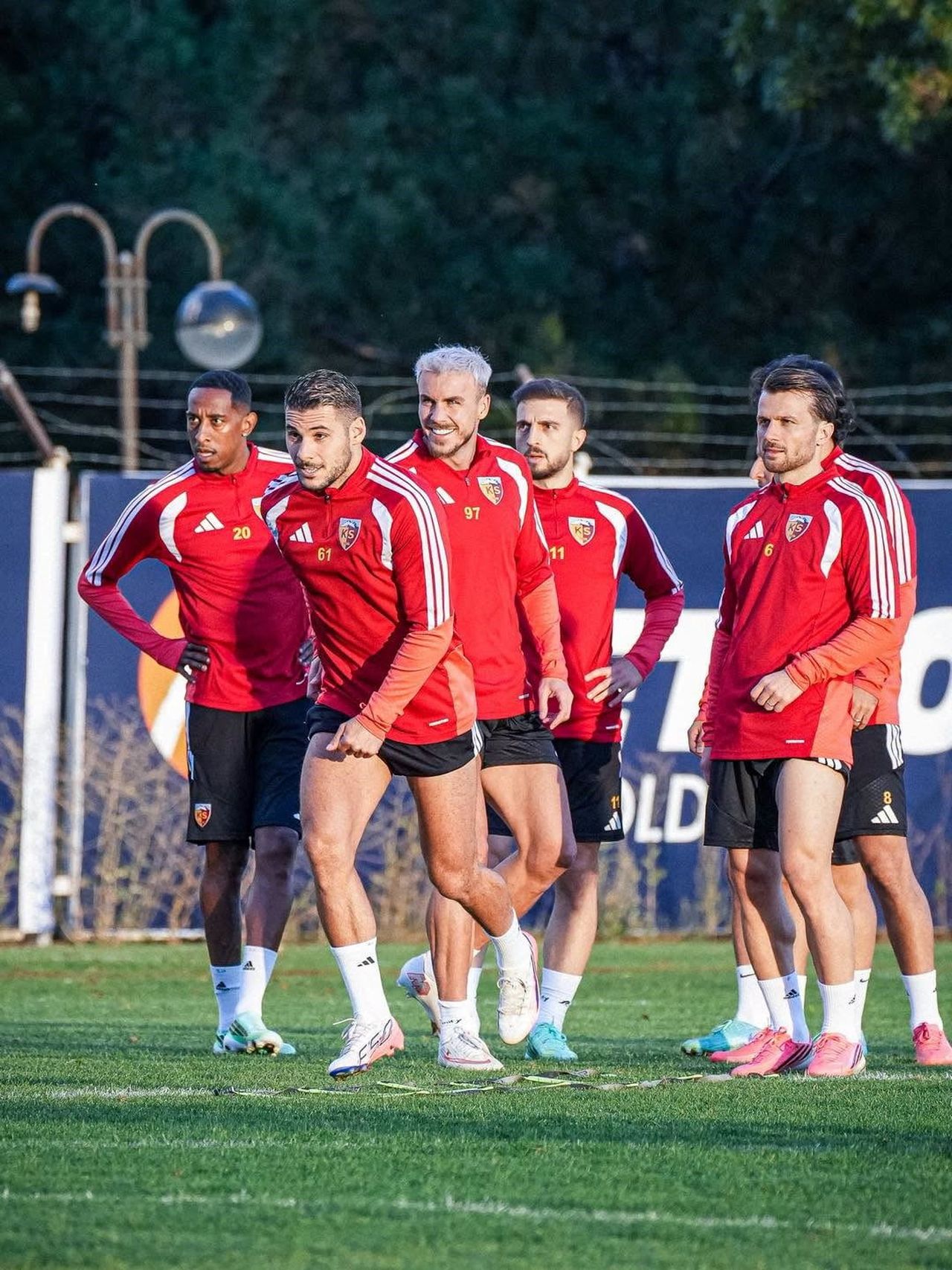 TFF 1. LİG LİDERİ KAYSERİSPOR, LİGDE MİLLİ ARA ÖNCESİNDE OYNAYACAĞI 3 KARŞILAŞMAYA ODAKLANDI....