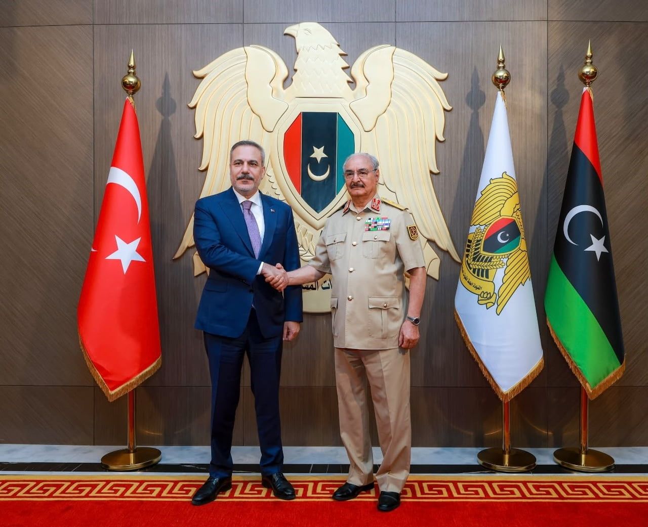 DIŞİŞLERİ BAKANI HAKAN FİDAN, BİNGAZİ'DE LİBYA ULUSAL ORDUSU GENEL KOMUTANI HAFTER İLE GÖRÜŞME...