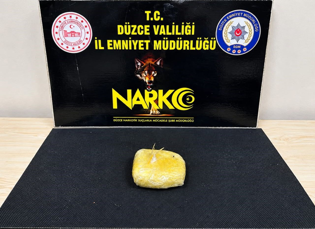 DÜZCE’DE POLİS EKİPLERİ TARAFINDAN YAPILAN OPERASYONDA DOĞU İLLERİNE UYUŞTURUCU SEVKİYATI YAPTIĞI...