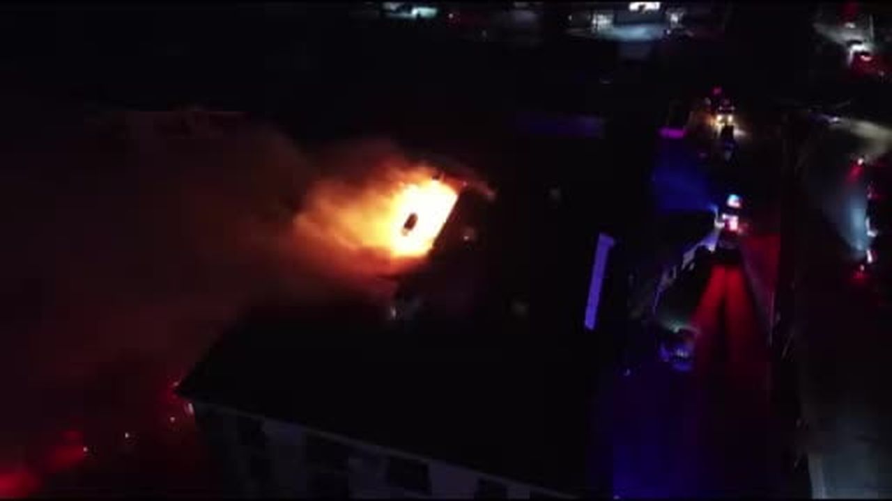 Bodrum katında çıkan yangın asansör boşluğundan çatıya sıçradı