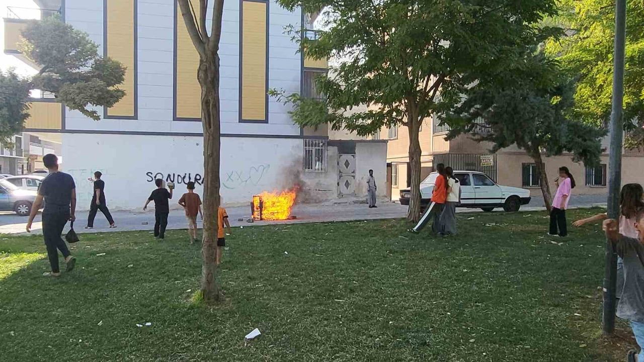 ŞANLIURFA’DA ÇOCUKLAR ÖNCE YAKTI SONRA SÖNDÜRDÜ