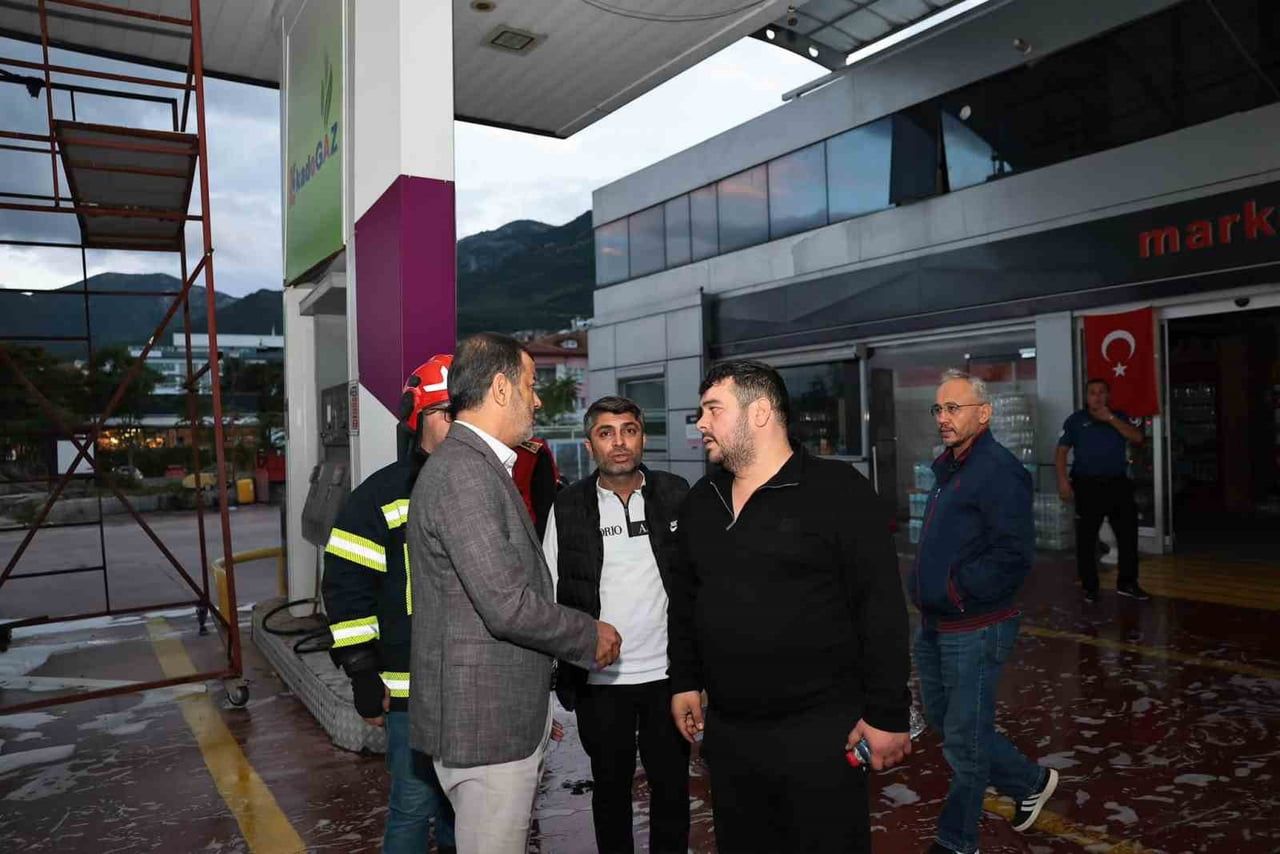 DENİZLİ’NİN PAMUKKALE İLÇESİNDE AKARYAKIT İSTASYONUNDA YAKIT İKMALİ YAPAN TANKER ÇIKAN YANGIN...