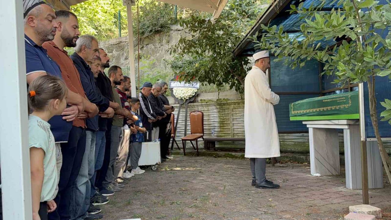 SPORCU ÇOCUĞUN CENAZESİ, KALKANCI MAHALLESİ NUR’U OSMANİYE CAMİİ’NDE KILINAN CENAZE NAMAZININ...
