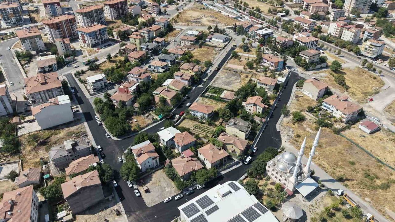 BATTALGAZİ’DE YOLLAR ASFALTLA YENİLENİYOR
