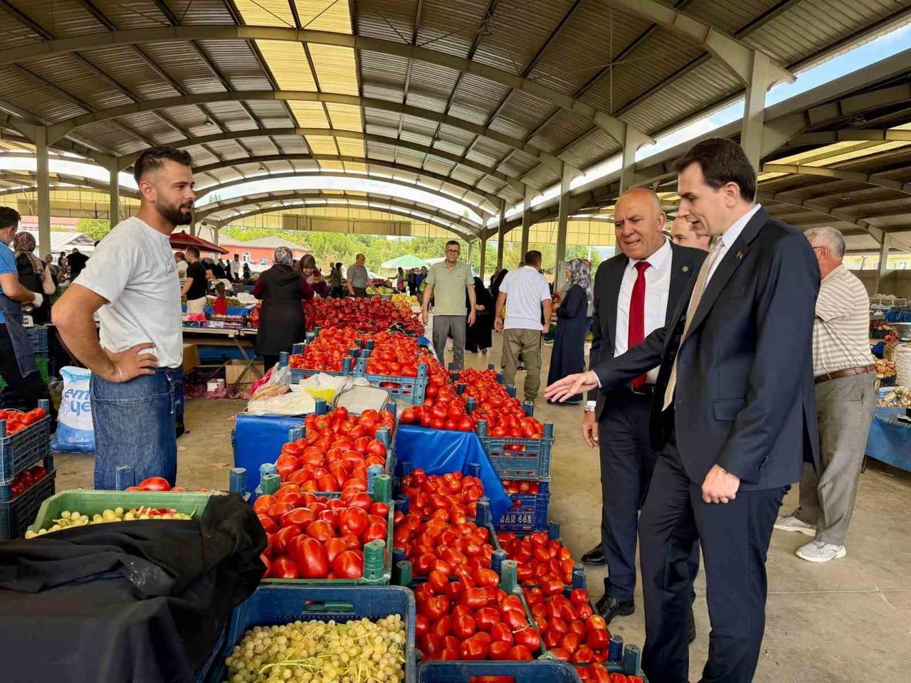HİSARCIK KAYMAKAMI ATAM VE BAŞKAN DEMİRTAŞ’TAN PAZAR YERİ ZİYARETİ