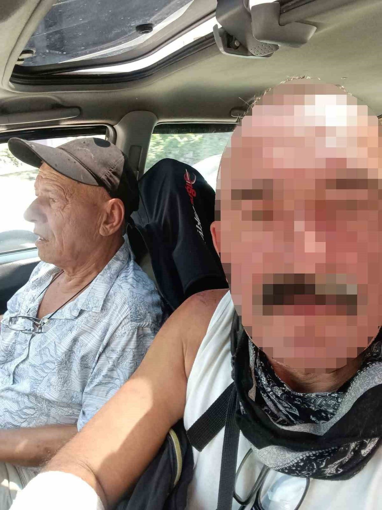 SAĞDAKİ A.B., EV ARKADAŞI (SOLDAKİ- ŞAPKALI OLAN) OSMAN TOGO'NUN KAFASINI ÇEKİÇLE EZEREK...
