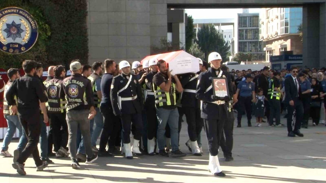 ESENYURT'TA TRAFİK DENETİMİ SIRASINDA SİLAHLI SALDIRIYA UĞRAYARAK ŞEHİT OLAN POLİS MEMURU MEHMET...