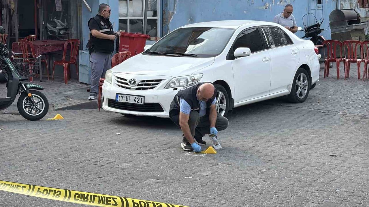 ÇANAKKALE’DE İKİ KİŞİ ARASINDA ÇIKAN KAVGADA İDDİAYA GÖRE SİLAHTAN SEKEN KURŞUNLA BİR KİŞİ...