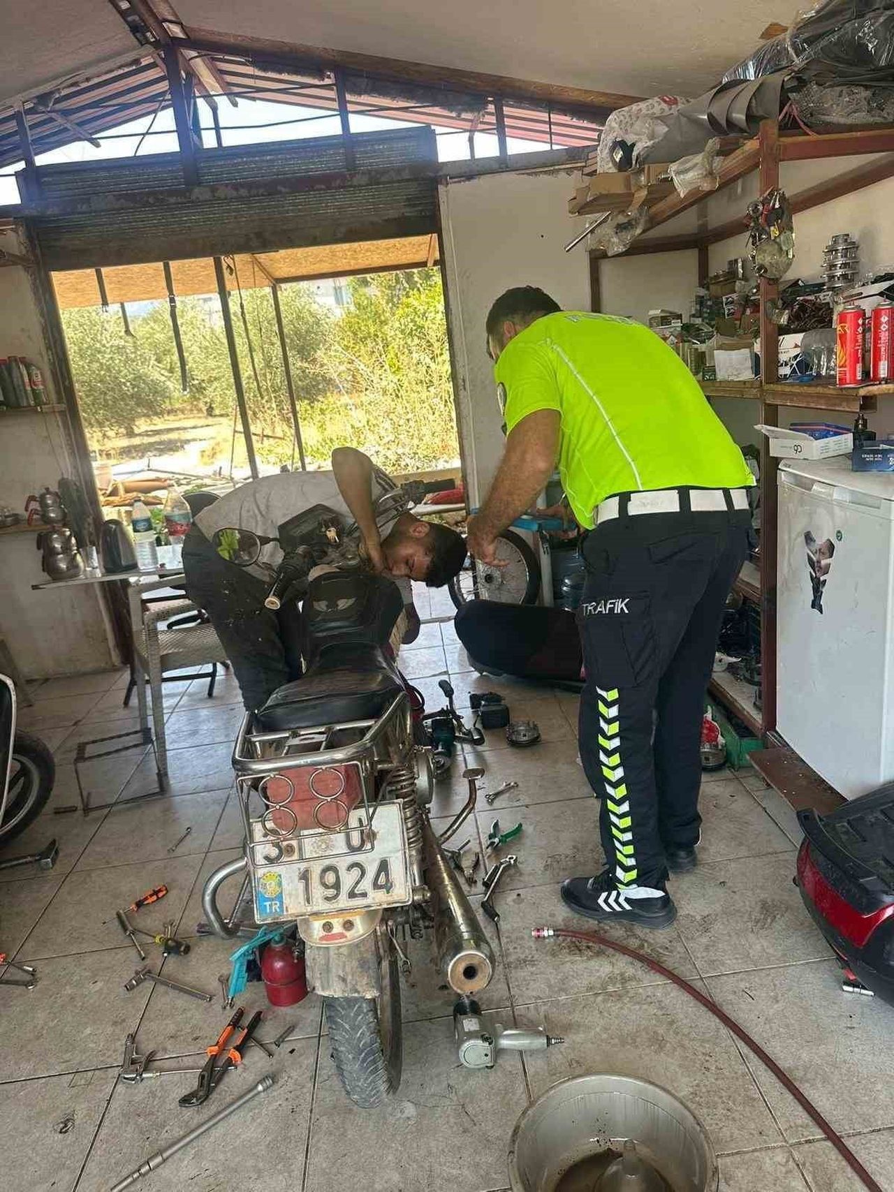ANTAKYA’DA MOTOSİKLET TAMİRCİLERİ VE YEDEK PARÇA SATAN İŞ YERLERİNE YÖNELİK GERÇEKLEŞTİRİLEN...