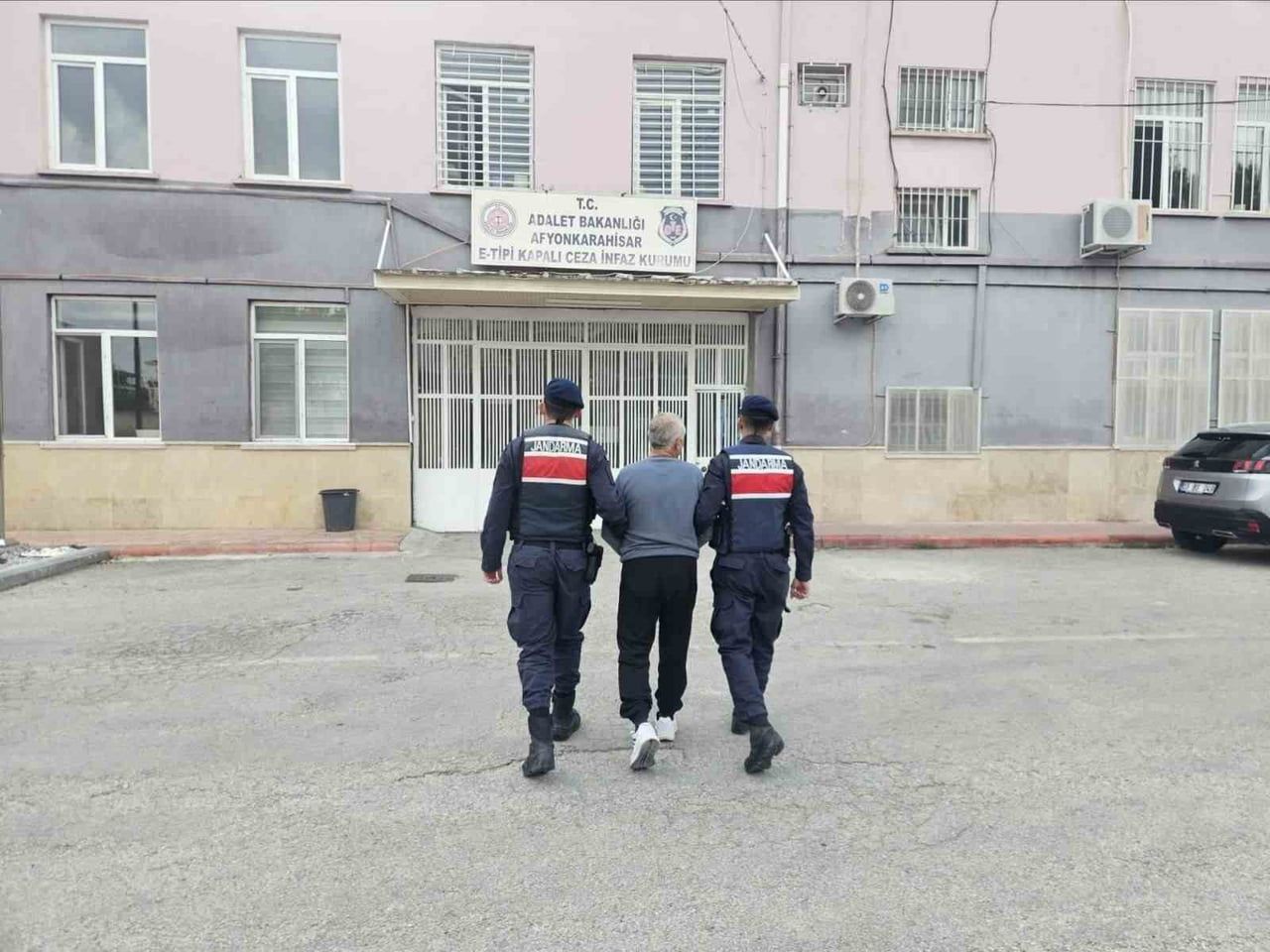 AFYONKARAHİSAR’IN İHSANİYE İLÇESİNDE JANDARMA EKİPLERİNCE GERÇEKLEŞTİRİLEN ÇALIŞMADA, HAKKINDA 19...