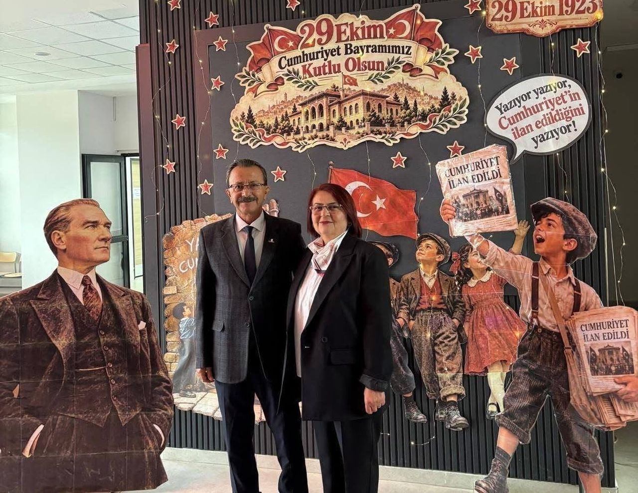 MANİSA’NIN SARIGÖL İLÇESİNDE CUMHURİYET’İN İLANININ 103. YIL DÖNÜMÜ OKULLARDA DÜZENLENEN...