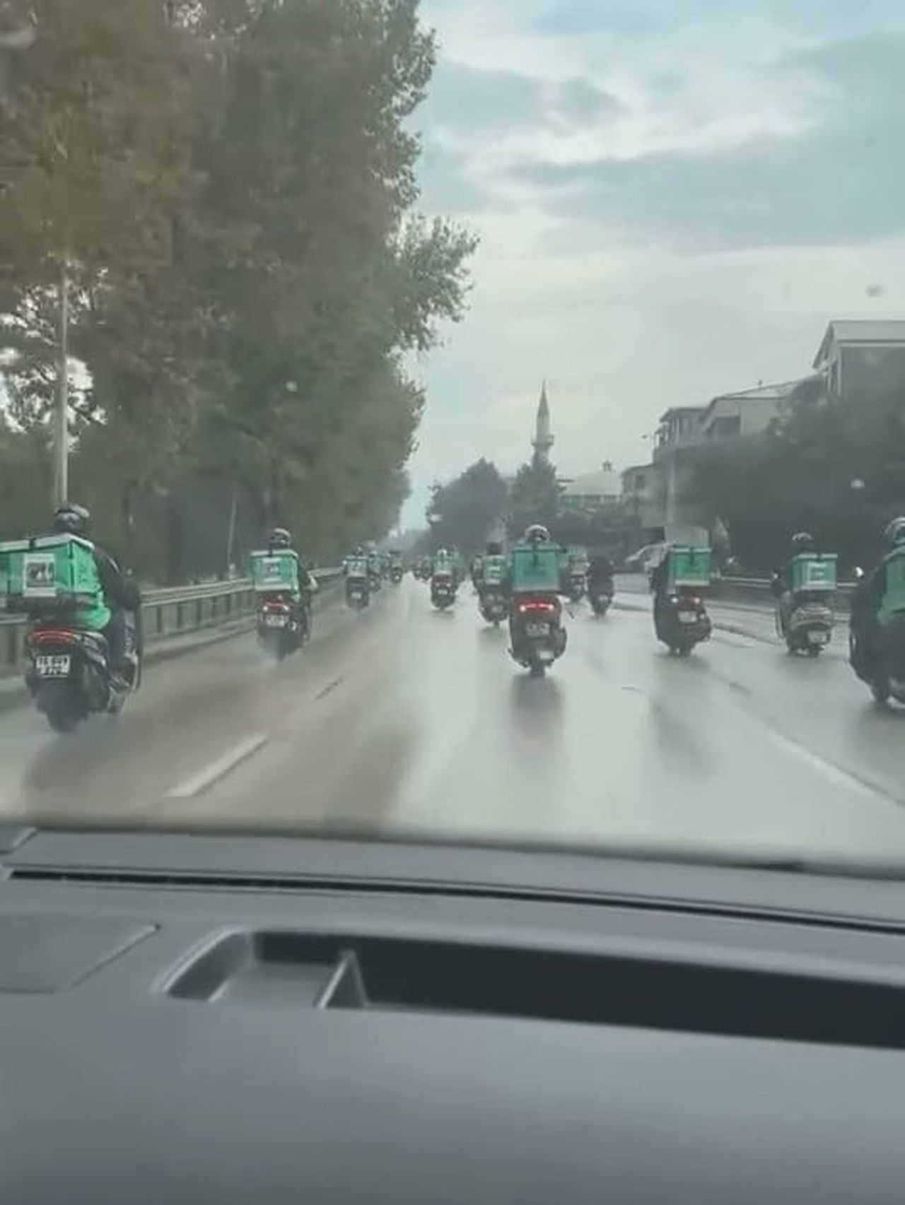 BURSA’DA GEÇTİĞİMİZ AY GEÇİRDİĞİ TRAFİK KAZASINDA AĞIR YARALANAN KURYE, DÜN GECE VERDİĞİ YAŞAM...