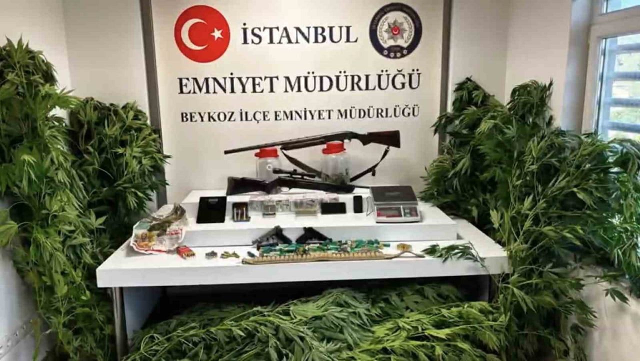 İSTANBUL EMNİYET MÜDÜRLÜĞÜ EKİPLERİNCE BEYKOZ’DA BİR ADRESE DÜZENLENEN UYUŞTURUCU OPERASYONUNDA...