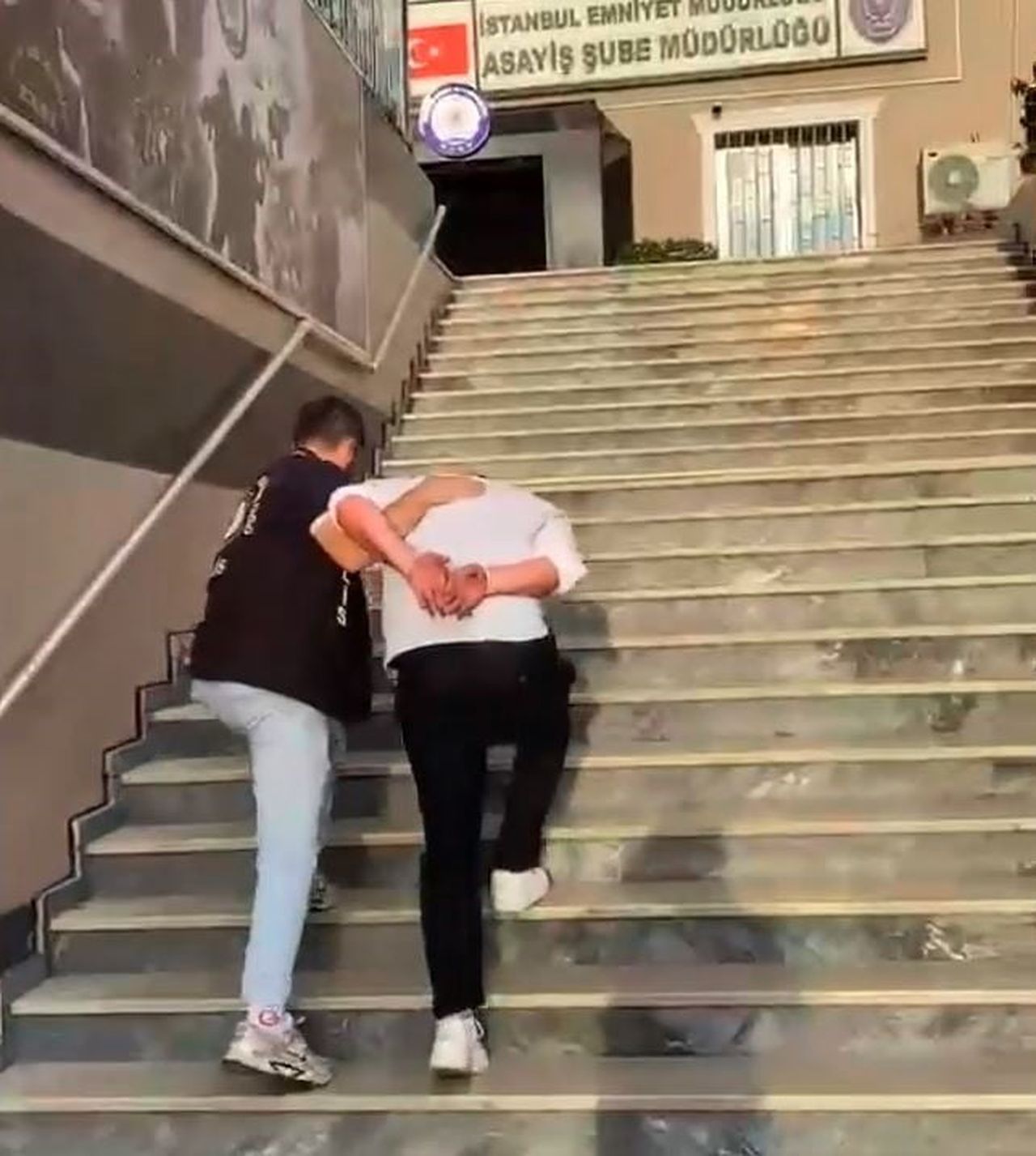 İSTANBUL FATİH'TE BİR DÖVİZ BÜROSUNDA 2 KİŞİNİN HAYATINI KAYBETTİĞİ, 2 KİŞİNİN DE YARALANDIĞI...