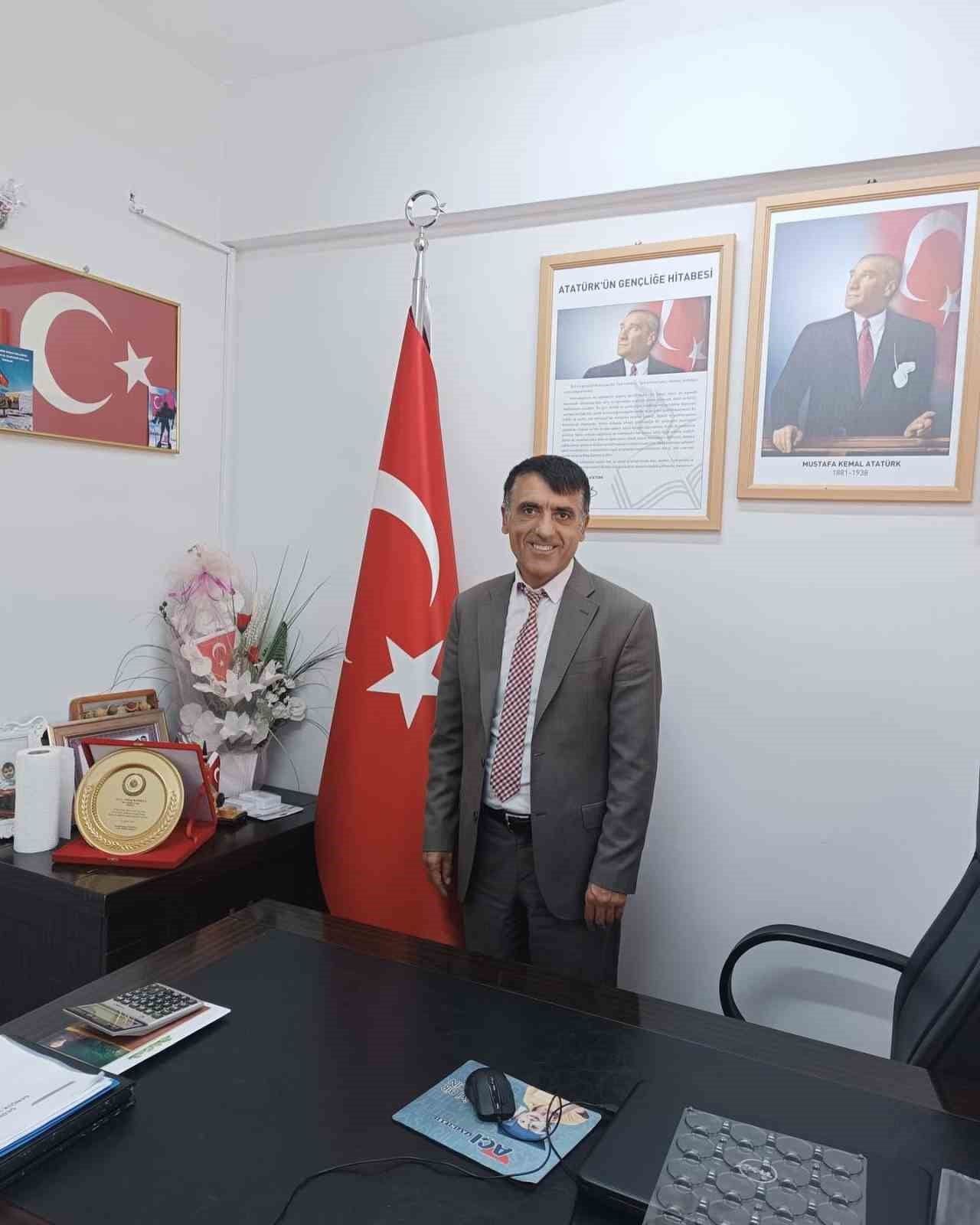 ÇILDIR GENÇLİK VE SPOR İLÇE MÜDÜRÜ ADNAN KORKUT, AMATÖR SPOR HAFTASI KAPSAMINDA ÖĞRENCİLERİ FARKLI...