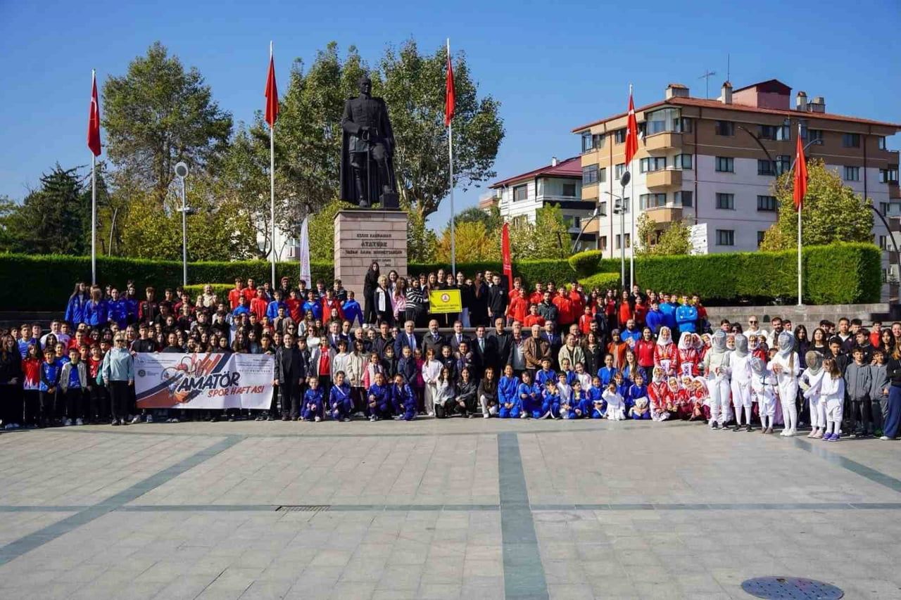 BOLU’DA 5-11 EKİM TARİHLERİ ARASINDA KUTLANAN AMATÖR SPOR HAFTASI, YÜRÜYÜŞLE START ALDI.