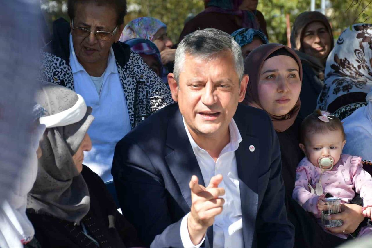 YENİ PARTİ GENEL BAŞKANI ÖZGÜR ÖZEL, SAHA ÇALIŞMALARI KAPSAMINDA ARDAHAN'DA ZİYARETLERDE...