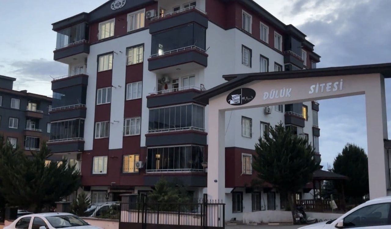 GAZİANTEP'TE PSİKOLOJİK SORUNLARI OLDUĞU İDDİA EDİLEN KADININ ARDINDAN KOCASI VE 5 YAŞINDAKİ...