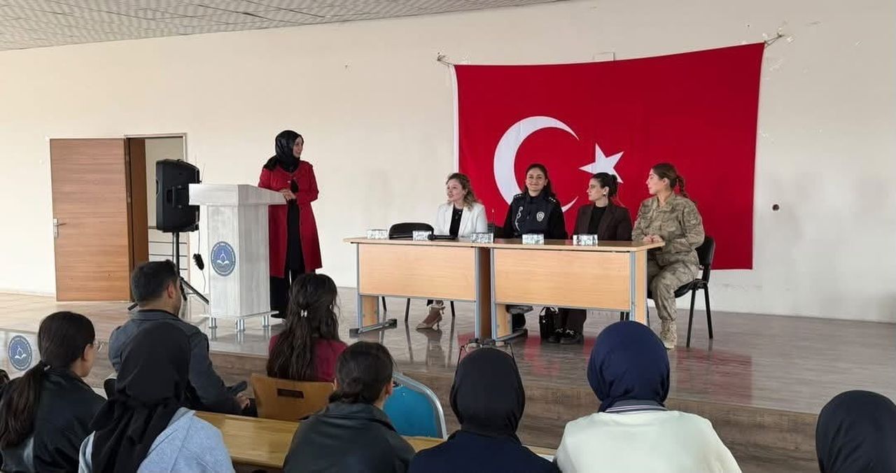 PATNOS’TA “KARİYER GÜNLERİ” ETKİNLİĞİ: GENÇLERİN GELECEĞİNE IŞIK TUTULDU