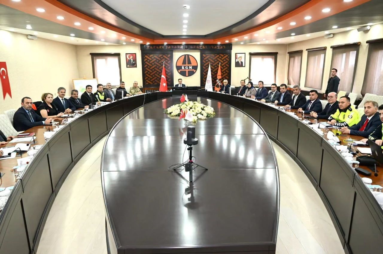 ERZURUM’DA VALİ AYDIN BARUŞ’UN BAŞKANLIĞINDA, KARAYOLU TRAFİK GÜVENLİĞİ STRATEJİSİ İL YÜRÜTME...
