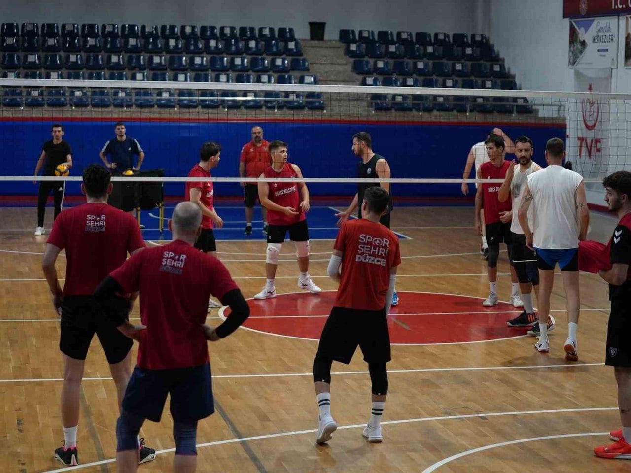 TÜRKİYE VOLEYBOL FEDERASYONU (TVF) ERKEKLER 1. LİGİ EKİPLERİNDEN DÜZCE BELEDİYESİ SPOR AKADEMİSİ...
