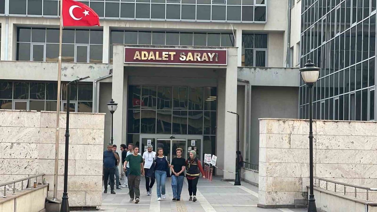 OKUL SALDIRISI DAVASINDA TAHLİYE OLAN SALDIRGANIN ANNESİ OSMANİYE’DE YENİDEN TUTUKLANDI