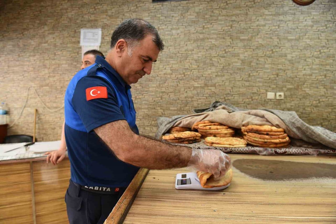 SİVEREK'TE HALK SAĞLIĞININ KORUNMASI VE ÜRETİM ŞARTLARININ UYGUNLUĞUNUN SAĞLANMASI AMACIYLA İLÇE...