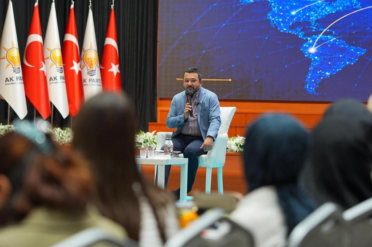 AK PARTİ İSTANBUL İL GENÇLİK KOLLARI’NIN HAYATA GEÇİRDİĞİ "DİPLOMASİ ATÖLYESİ"NDE GENÇLER, DÖRT...