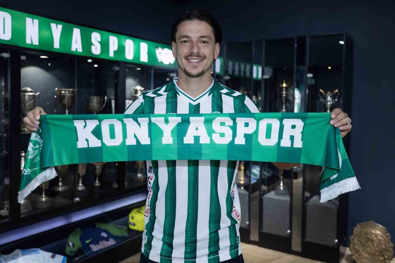 KONYASPOR, GENÇ FORVET ENİS DESTAN İLE 3 YILLIK SÖZLEŞME İMZALADI.