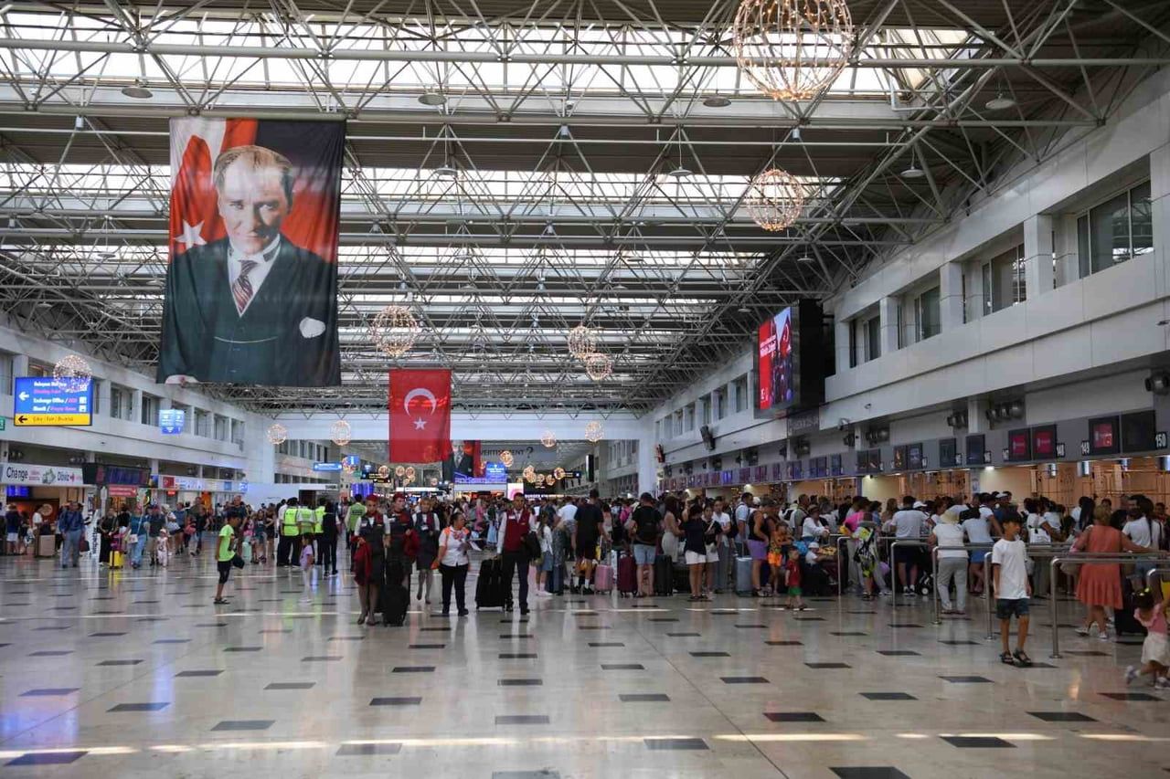 ULAŞTIRMA VE ALTYAPI BAKANI ABDULKADİR URALOĞLU, TEMMUZ AYINDA TÜRKİYE GENELİNDEKİ...