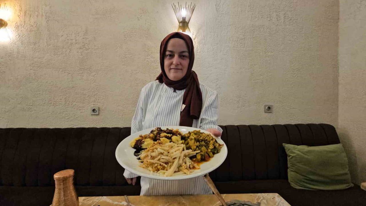 ZONGULDAK'IN DEVREK İLÇESİNDE RESTORAN İŞLETEN 50 YAŞINDAKİ YADİGAR BENLİ, TAMAMI KADINLARDAN...