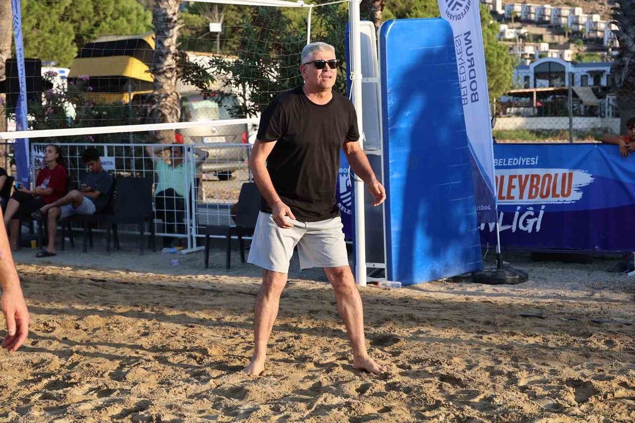 BODRUM BELEDİYESİ TARAFINDAN BU YIL İKİNCİSİ DÜZENLENEN PLAJ VOLEYBOLU ŞENLİĞİ, GÜNDOĞAN HALK...