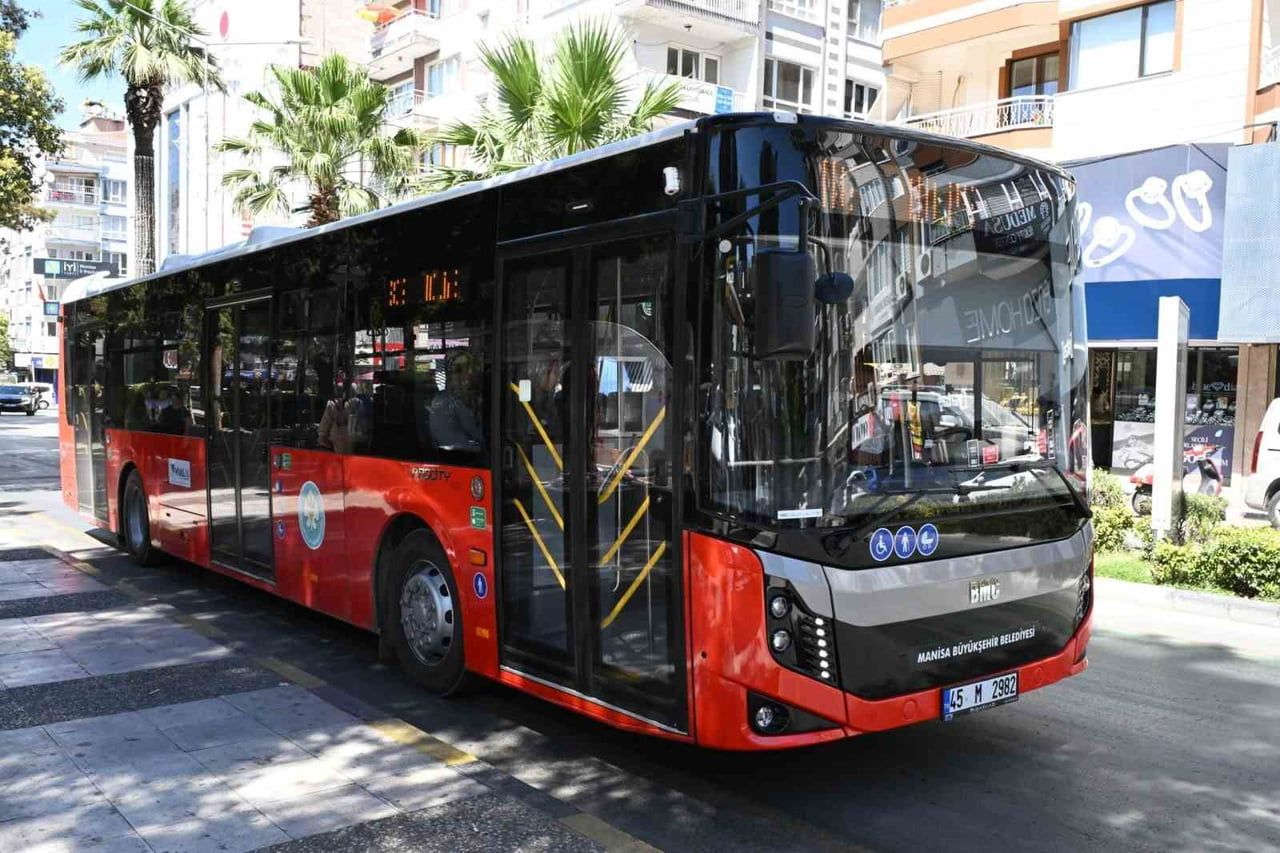 MANİSA’DA 30 AĞUSTOS ZAFER BAYRAMI’NIN 104’ÜNCÜ YIL DÖNÜMÜ DOLAYISIYLA TOPLU ULAŞIM VATANDAŞLARA...