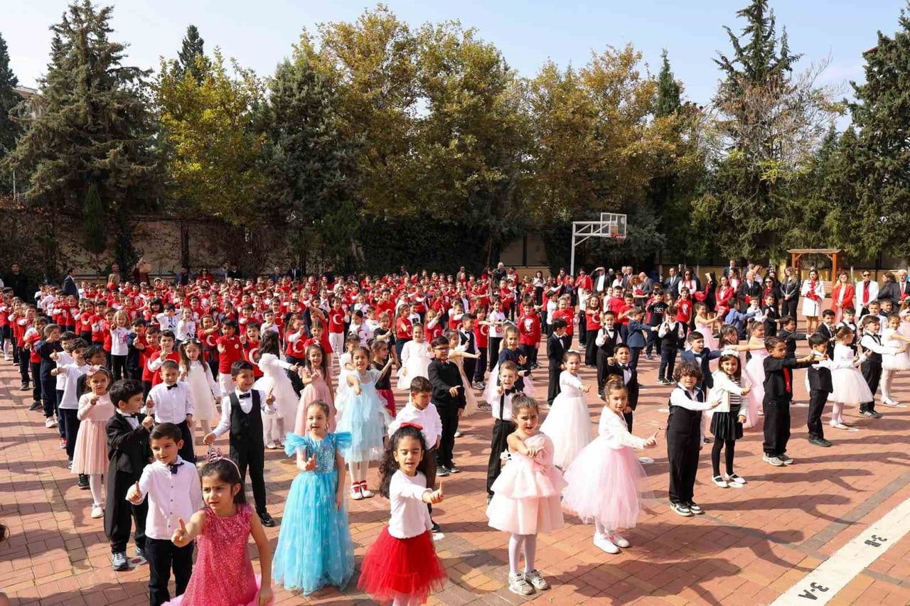 TÜRKİYE CUMHURİYETİ'NİN KURULUŞUNUN 103. YIL DÖNÜMÜ ÜLKE GENELİNDE BÜYÜK BİR COŞKUYLA KUTLANIRKEN...