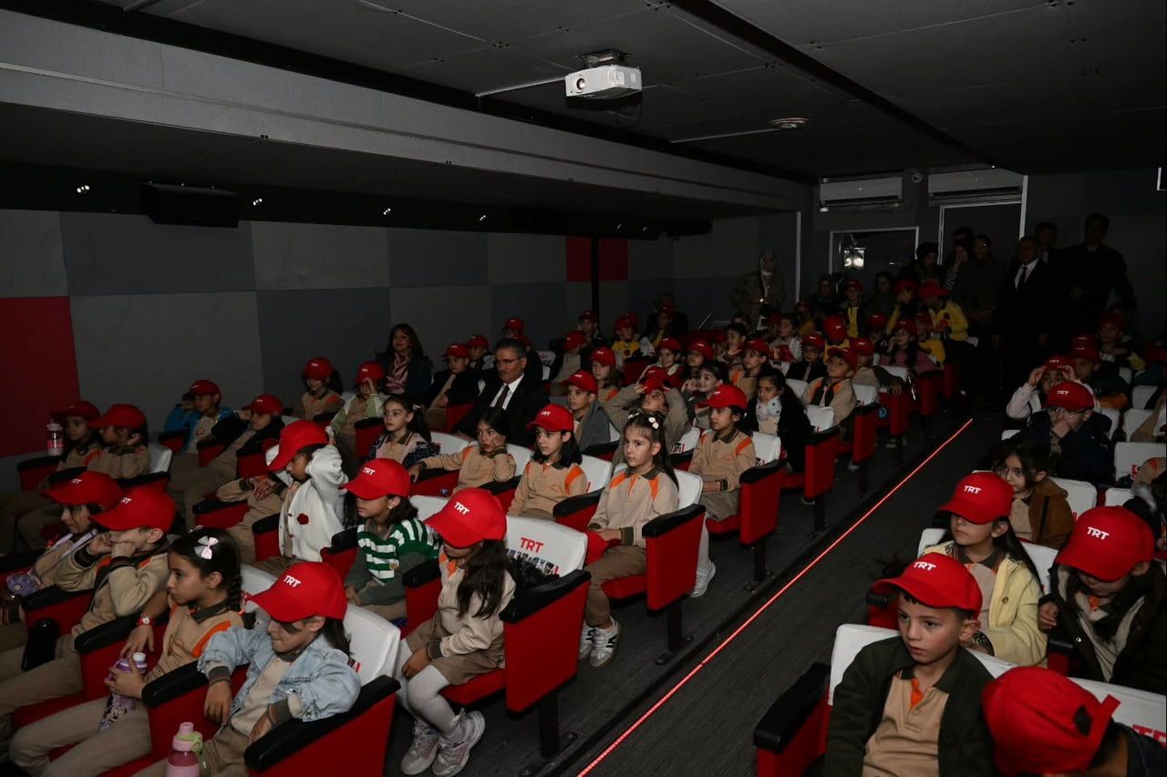 SİNEMAYA GİTME İMKANI BULAMAYAN ÇOCUKLARI BEYAZ PERDEYLE TANIŞTIRAN TRT SİNEMA TIRI’NIN 18. DURAĞI...