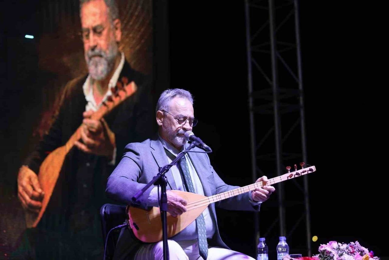 YUNUSEMRE’DE 30 AĞUSTOS ZAFER BAYRAMI’NIN 104. YIL DÖNÜMÜ DOLAYISIYLA DÜZENLENEN "ZAFER TÜRKÜLERİ...