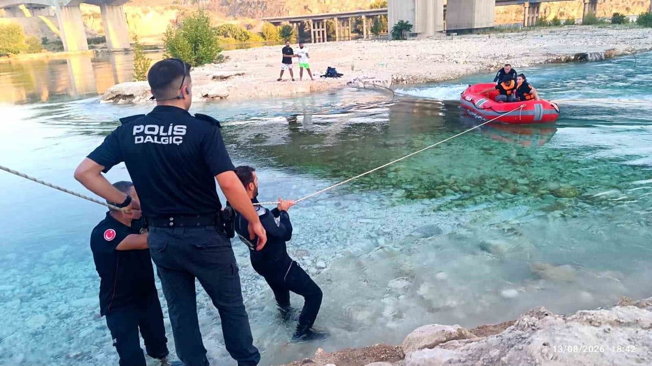 ADIYAMAN-ŞANLIURFA İL SINIRINDA BULUNAN FIRAT NEHRİ'NDEKİ KÖPRÜ ALTINDA PİKNİK YAPTIKLARI SIRADA...