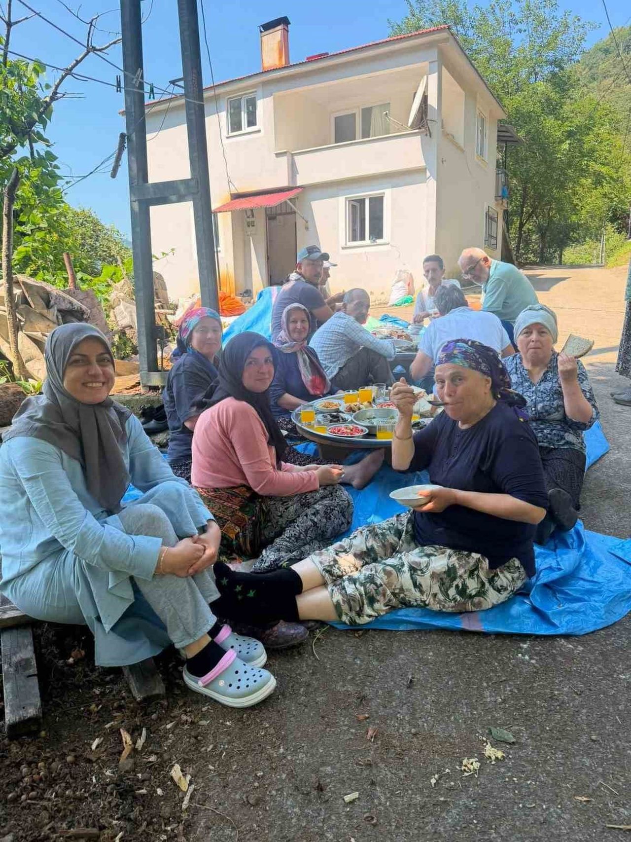 GİRESUN’DA BEYNE PIHTI ATMASI SONUCU HASTANEYE KALDIRILAN SEYFİ GENÇ’İN AİLESİ FINDIK HASADINI...
