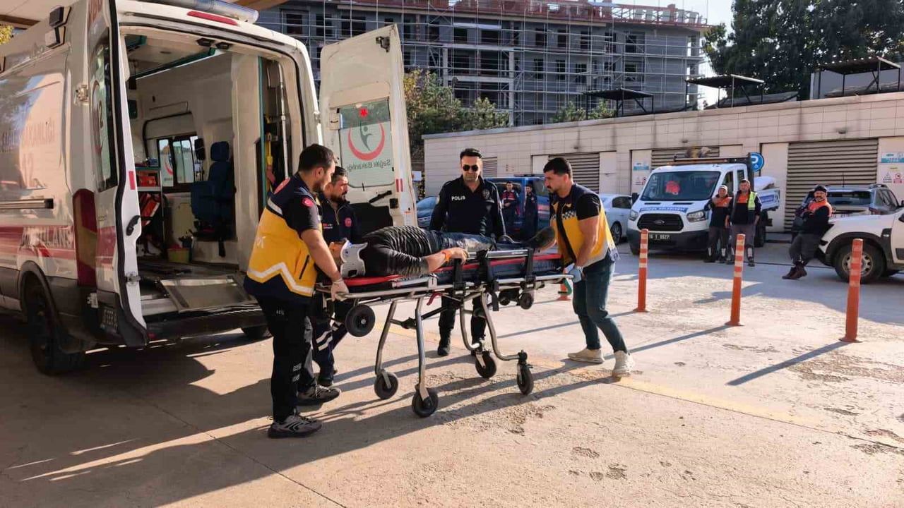 AMBULANSLA İNEGÖL DEVLET HASTANESİ’NE KALDIRILAN ERCAN K., TEDAVİ ALTINA ALINDI.