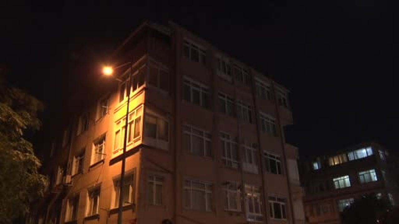 Eyüpsultan’da 5 katlı riskli bina tahliye edilerek mühürlendi