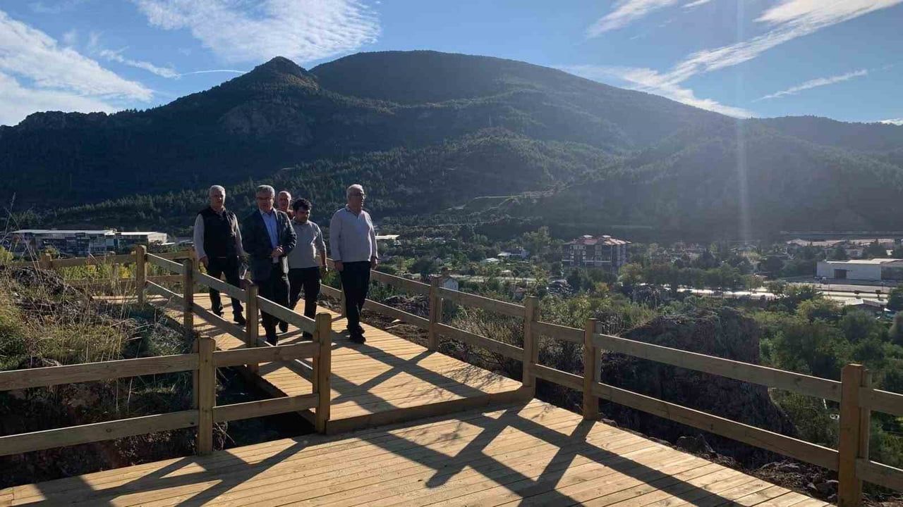 AMASYA’DA ÇOCUKLARIN KEŞFEDİP DOĞAYLA BAĞ KURARAK EĞİTİM ALACAĞI AMASYA ORMAN OKULU’NUN YAPIM...