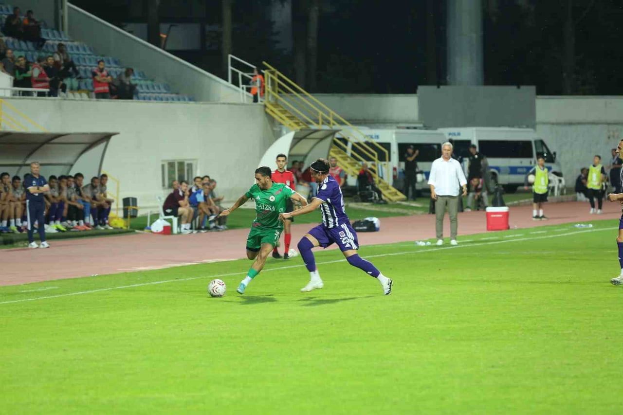 TFF 2. LİG BEYAZ GRUP'UN 3. HAFTASINDA ISBAŞ ISPARTA 32 SPOR, SAHASINDA GÜZİDE GEBZESPOR’LA 3-3...