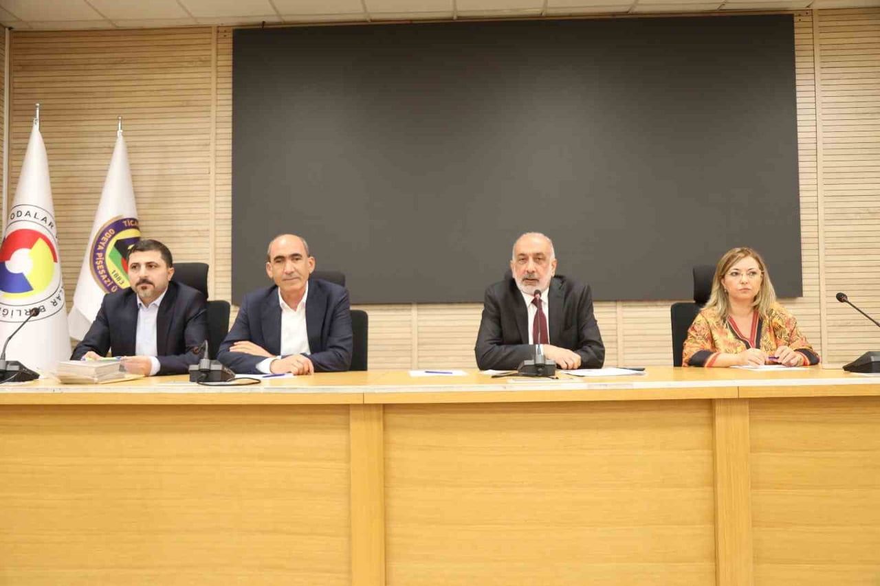 DİYARBAKIR TİCARET VE SANAYİ ODASINDA (DTSO), 3 EKİMDE GERÇEKLEŞTİRİLEN MESLEK KOMİTESİ VE MECLİS...