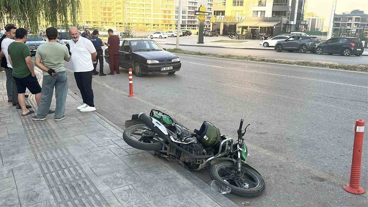SAMSUN’DA OTOMOBİL İLE MOTOSİKLET ÇARPIŞTI: 1 YARALI
