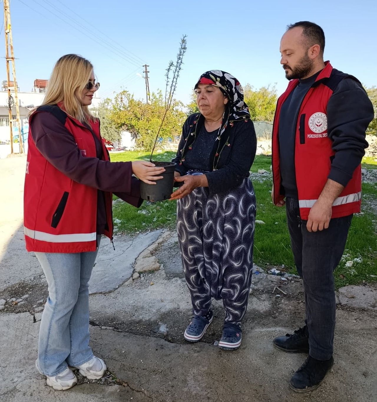 ADIYAMAN’IN BESNİ İLÇESİ SOSYAL HİZMET MERKEZİ MÜDÜRLÜĞÜ, "ÇINARLARA VEFA PROJESİ" KAPSAMINDA...