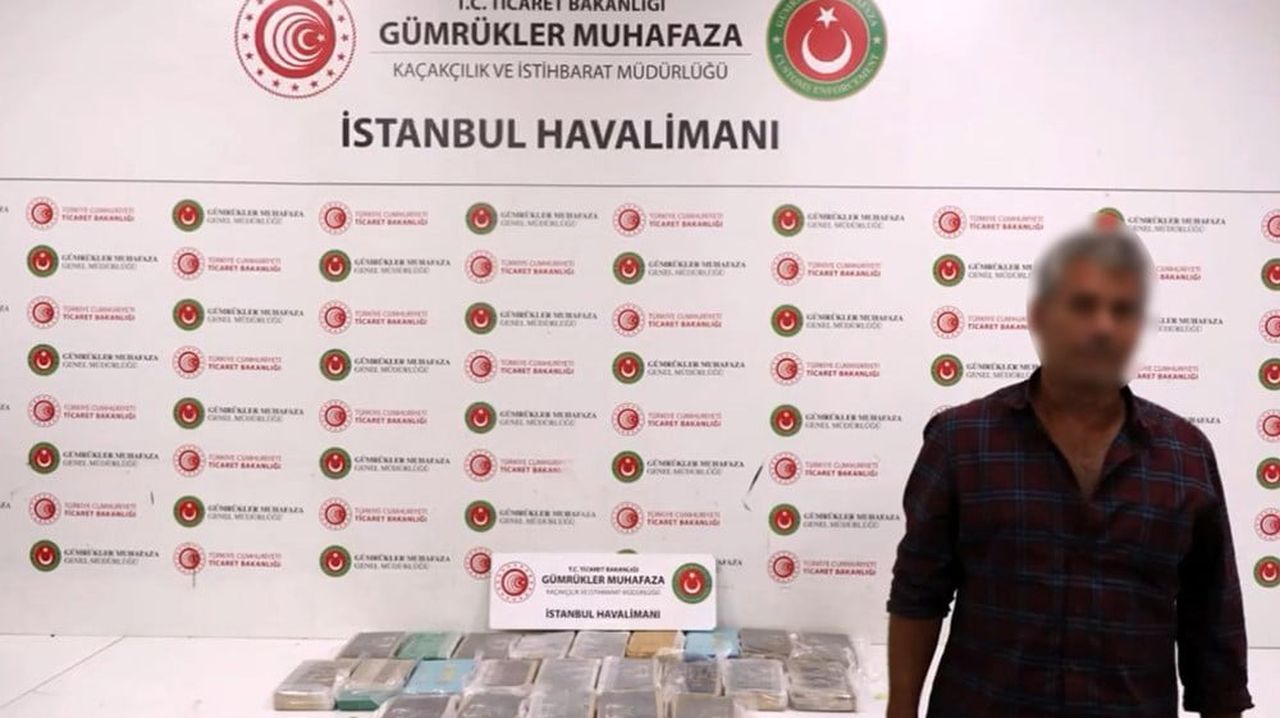 İSTANBUL HAVALİMANI'NDA ELE GEÇİRİLEN 206 MİLYON TL DEĞERİNDEKİ 51 KİLO 500 GRAM UYUŞTURUCUYLA...